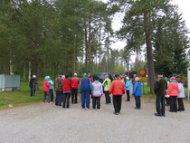 Tässä odottelemme lähtöä näköala paikalle..mukana kaikki ryhmät..