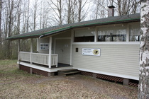 Päärakennus tulo suunnasta nähtynä