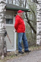 Puheenjohtaja Pertti Pitkänen pitää puhetta..